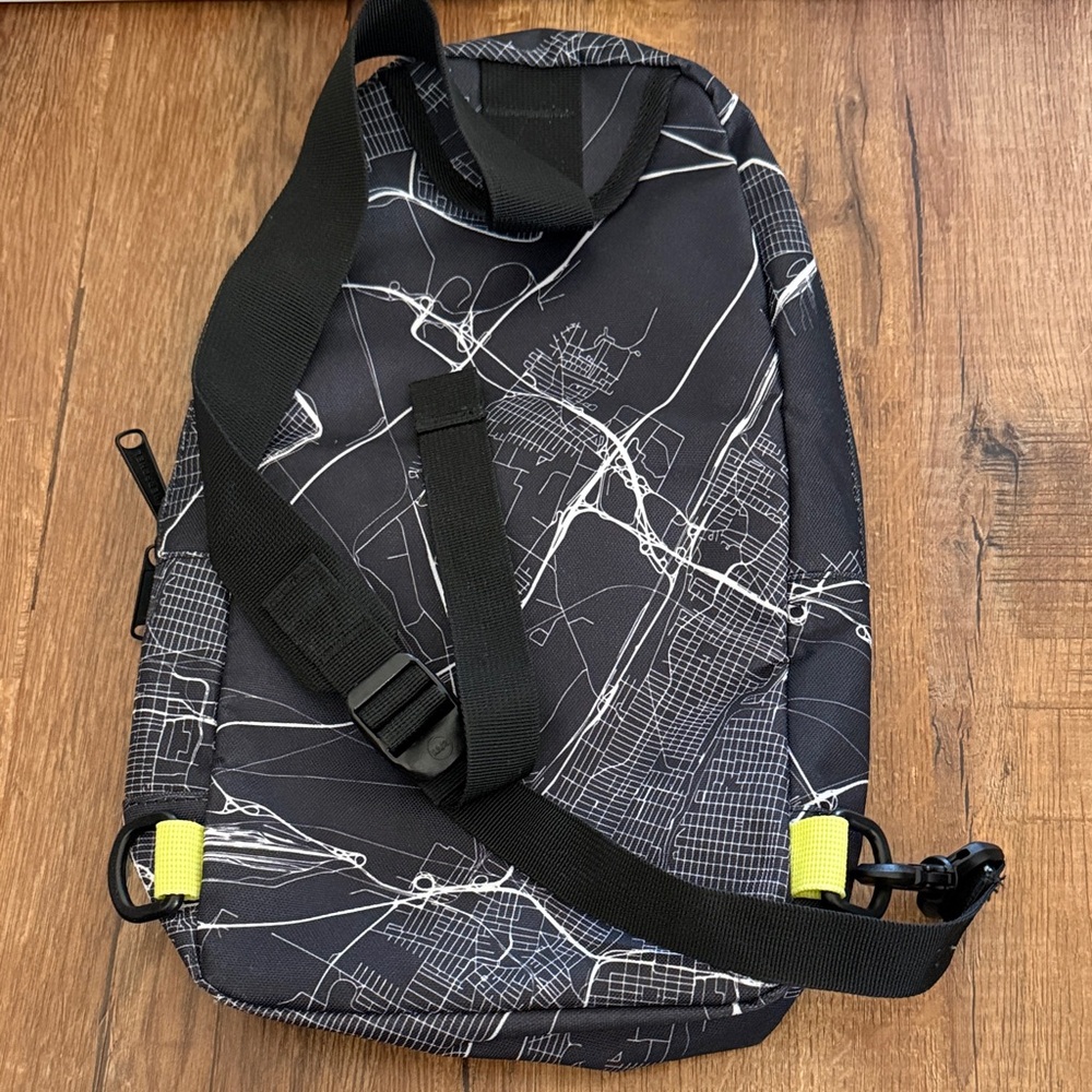 Herschel Supply Company Black and White city sling bag - Picture 5 of 6